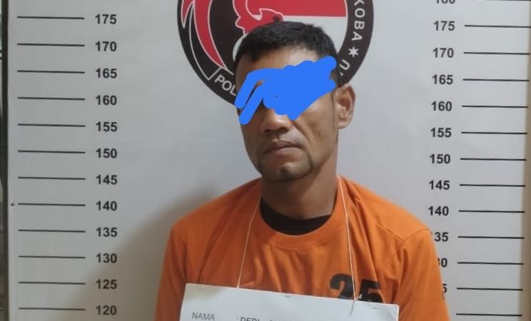 Pria 41 Tahun Ditangkap Polisi Di Teras Rumahnya Karna Diduga menyimpan Narkoba