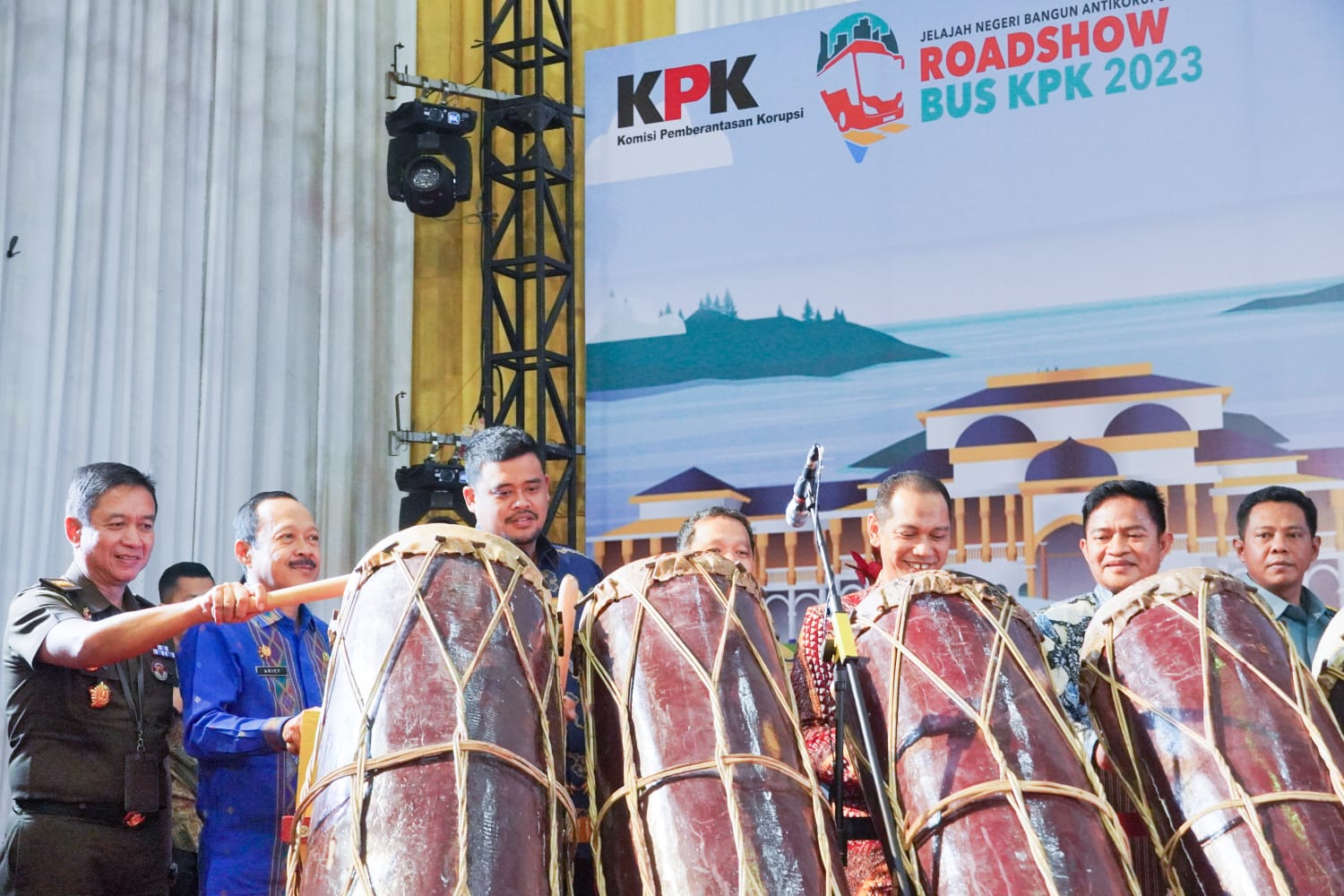 Bobby Nasution Dampingi Pimpinan KPK Buka Roadshow Bus KPK, Gelorakan Sumut Anti Korupsi