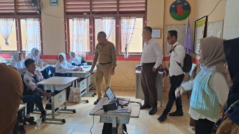 Wujudkan Kegiatan Belajar Mengajar Lebih Nyaman, Bangku Sekolah SD dan SMP Ogan Ilir Di Ganti Lebih Gress dan Cozy