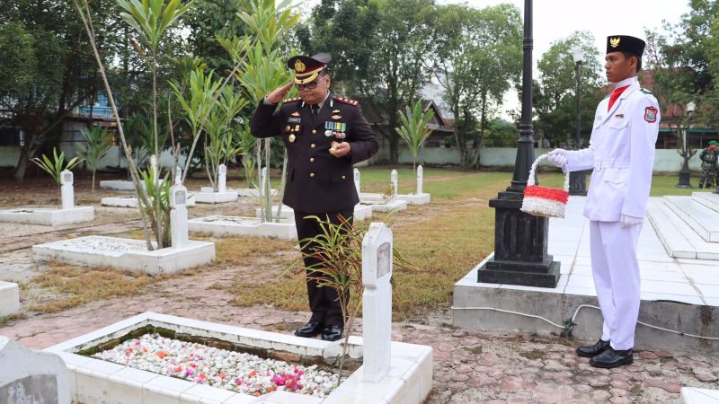 Kapolres Tanjung Balai Pimpin Upacara Ziarah Di Makam Pahlawan