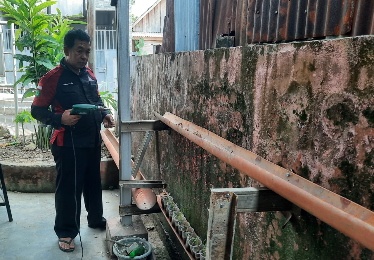 Lurah Kemas Rindo, Gerakan Tanam Cabe Di Pagar Pekarangan Kantor