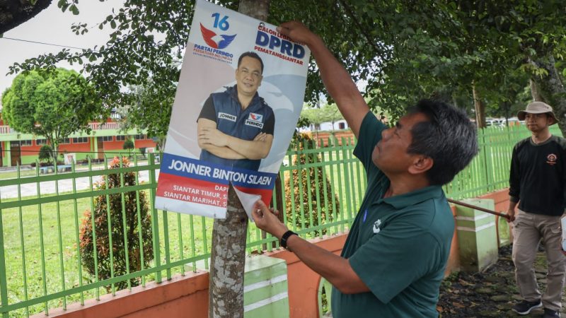 Satpol PP Kota Pematang Siantar Tertibkan Sejumlah Atribut Peserta Pemilu Sebelum Masa Kampanye