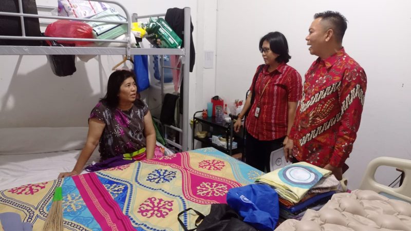 Yayasan Rudi Center Bersama Ketua DPRD Pangkalpinang Santuni Pasien Rujukan Di Jakarta