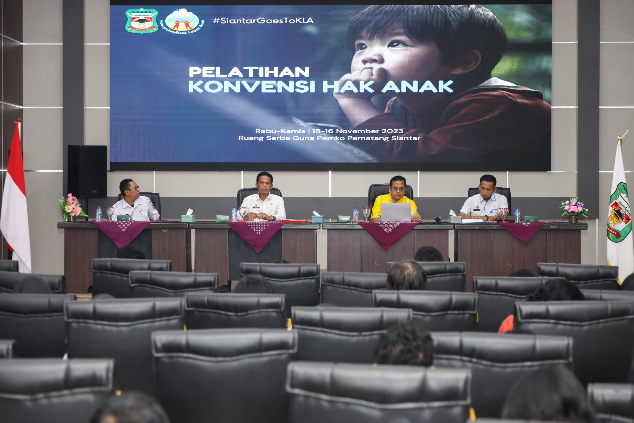 Mewakili Wali Kota, Asisten Pemerintahan dan Kesejahteraan Rakyat Setdako Pematang Siantar Buka Pelatihan Konvensi Hak Anak