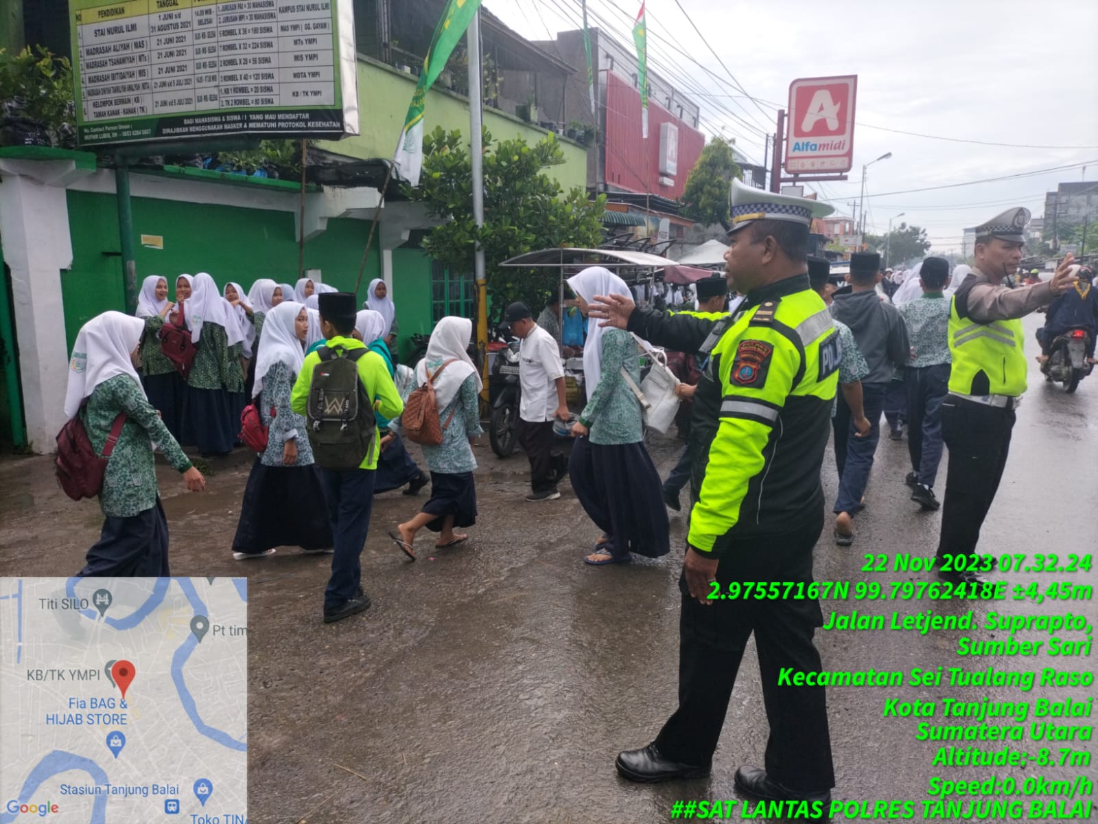 Sat Lantas Polres Tanjung Balai Kawal Dan Amankan Aksi Damai Serta Galang Dana Bantu Palestina