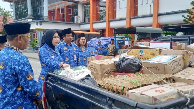 Dalam Rangka Hut Korpri ke 52,  Bupati Inhu Lepas Rombongan Penyaluran Bantuan Sembako Ke Panti Asuhan