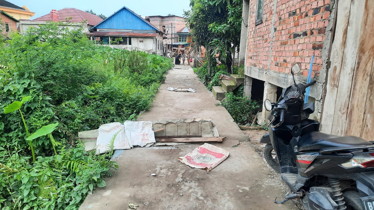 Warga Rt 06 Mataram Keluhkan Jalan Titian Yang Rusak Segera Dapat Bantuan Dari Pemerintah