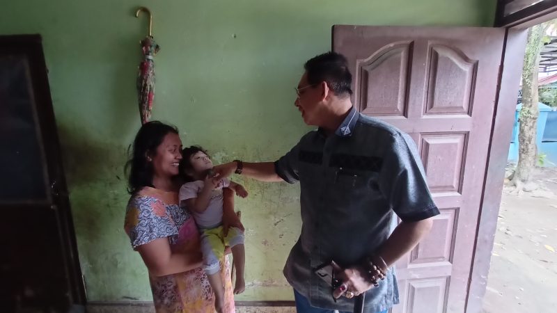 Dalam Rangka Hari Pahlawan, Ketua Permabudhi Sumut Kembali Beri Asupan Vitamin dan Gizi Kepada 5 Balita Penderita Stunting