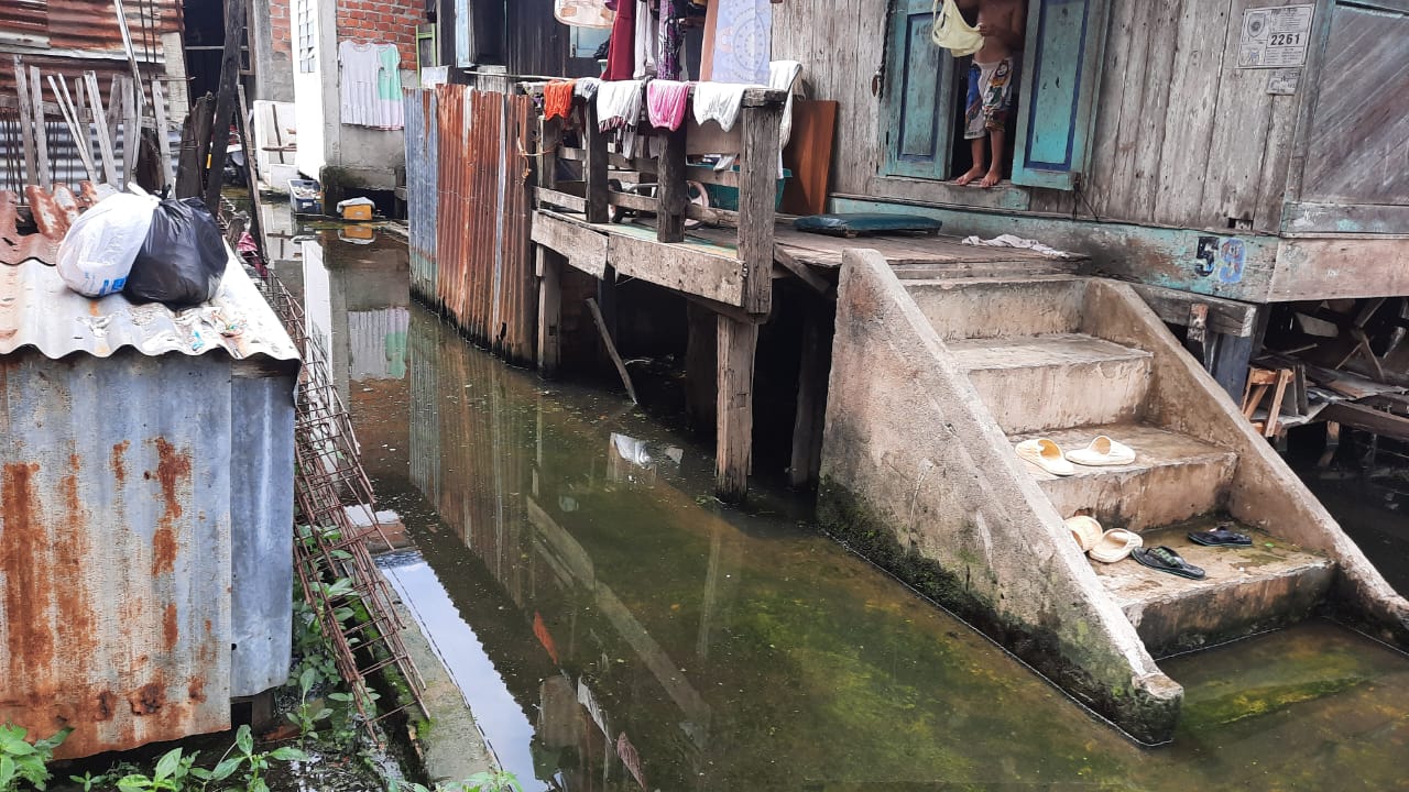 Warga Rt 38 Kemang Agung Keluhkan Jalan Banjir Tak Kunjung Kering