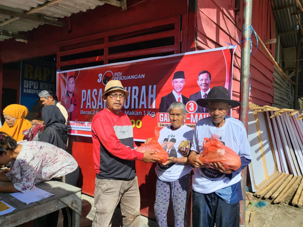 Caleg DPRD Sumut Alfriyansah Ujung Gelar Pasar Murah di Dairi