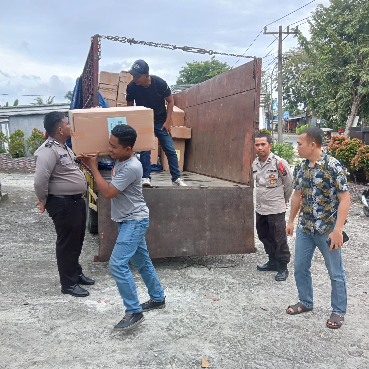 Polres Tanjung Balai Pendistribusian Logistik Pemilu Aman Dan Kondusif