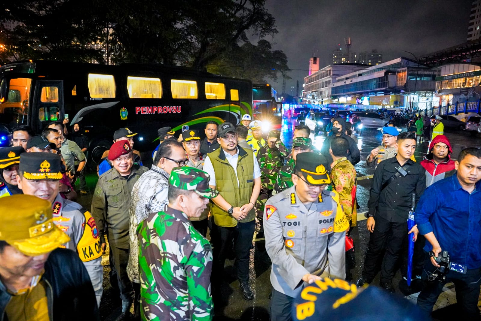 Pastikan Ibadah Malam Natal Aman dan Damai, Bobby Nasution Bersama Pj Gubsu Tinjau Sejumlah Gereja