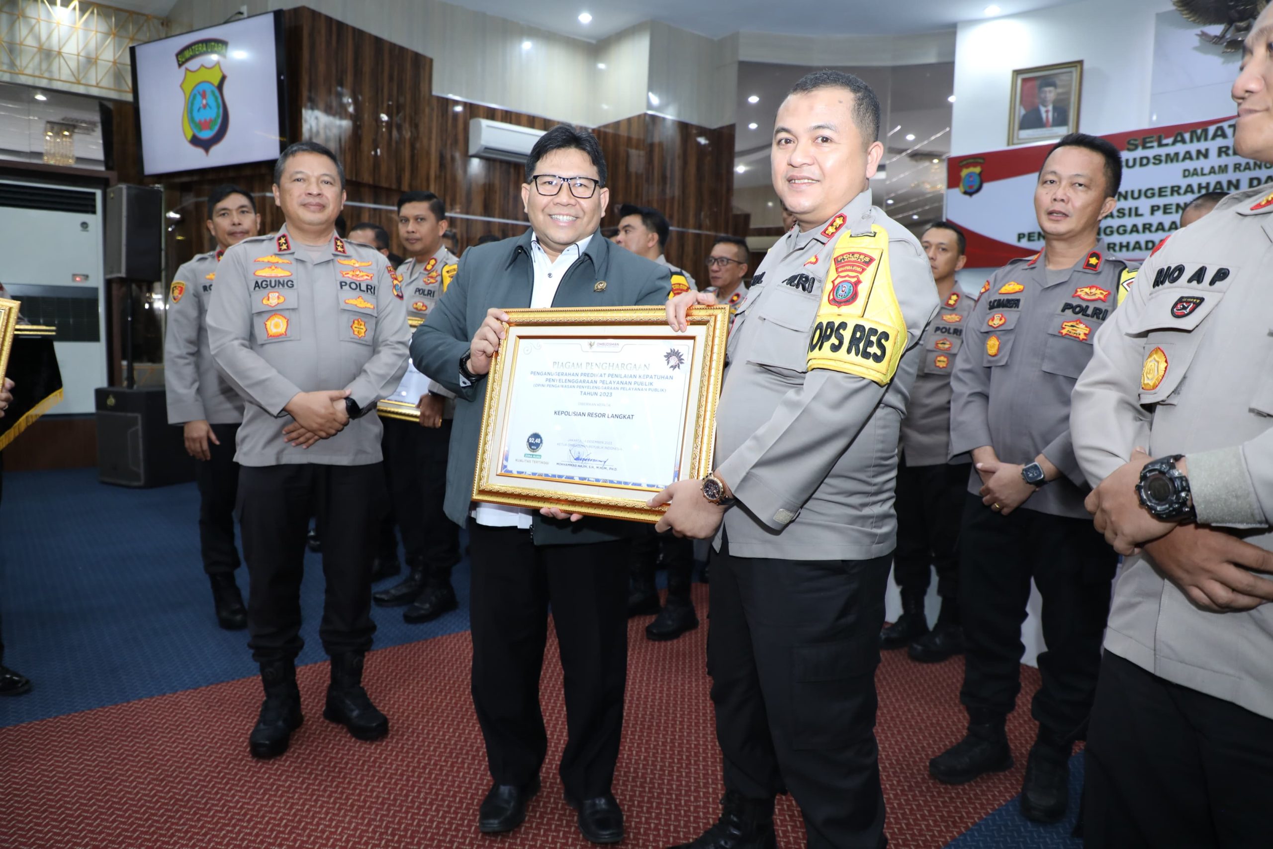 Kapolres Langkat Mendapat Penghargaan dari Ombudsmen
