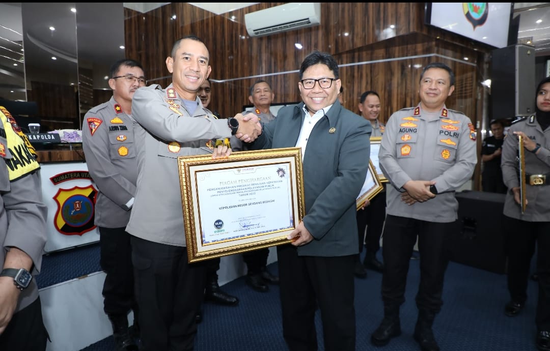 Raih Opini Kualitas Tertinggi, Kapolres Sergai Terima Penghargaan dari Ombudsman RI