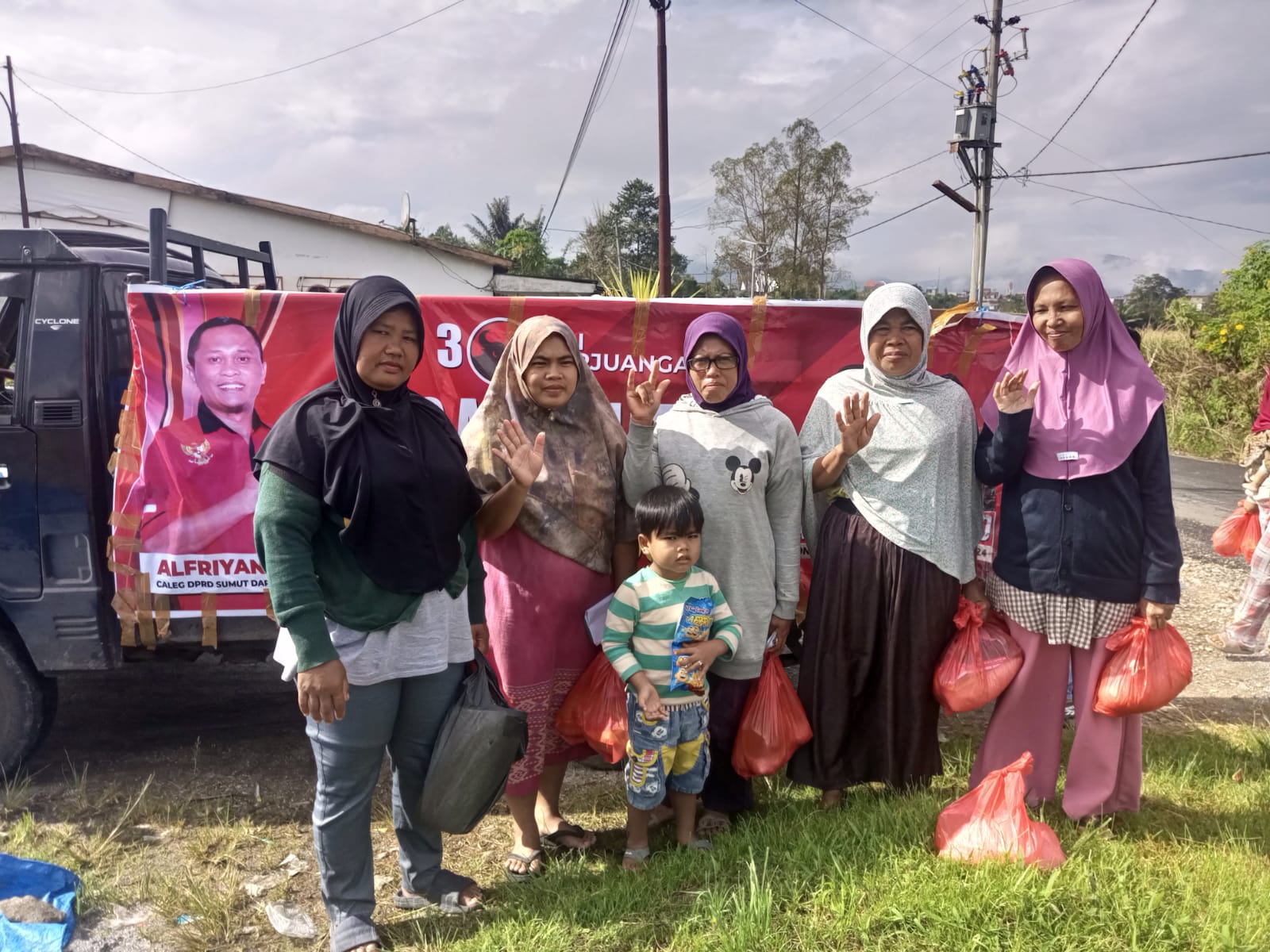 1500 Paket Sembako Kembali Disalurkan Pasar Murah Alfriyansah Ujung dan Ganjar-Mahfud di Dairi