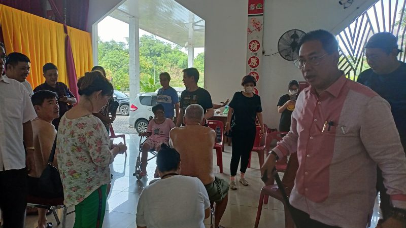 Ketua Permabudhi Sumut Meninjau Pelaksanaan Terapi Akupuntur dan Pijat Refleksi Pengobatan Gratis Suhu Ahan