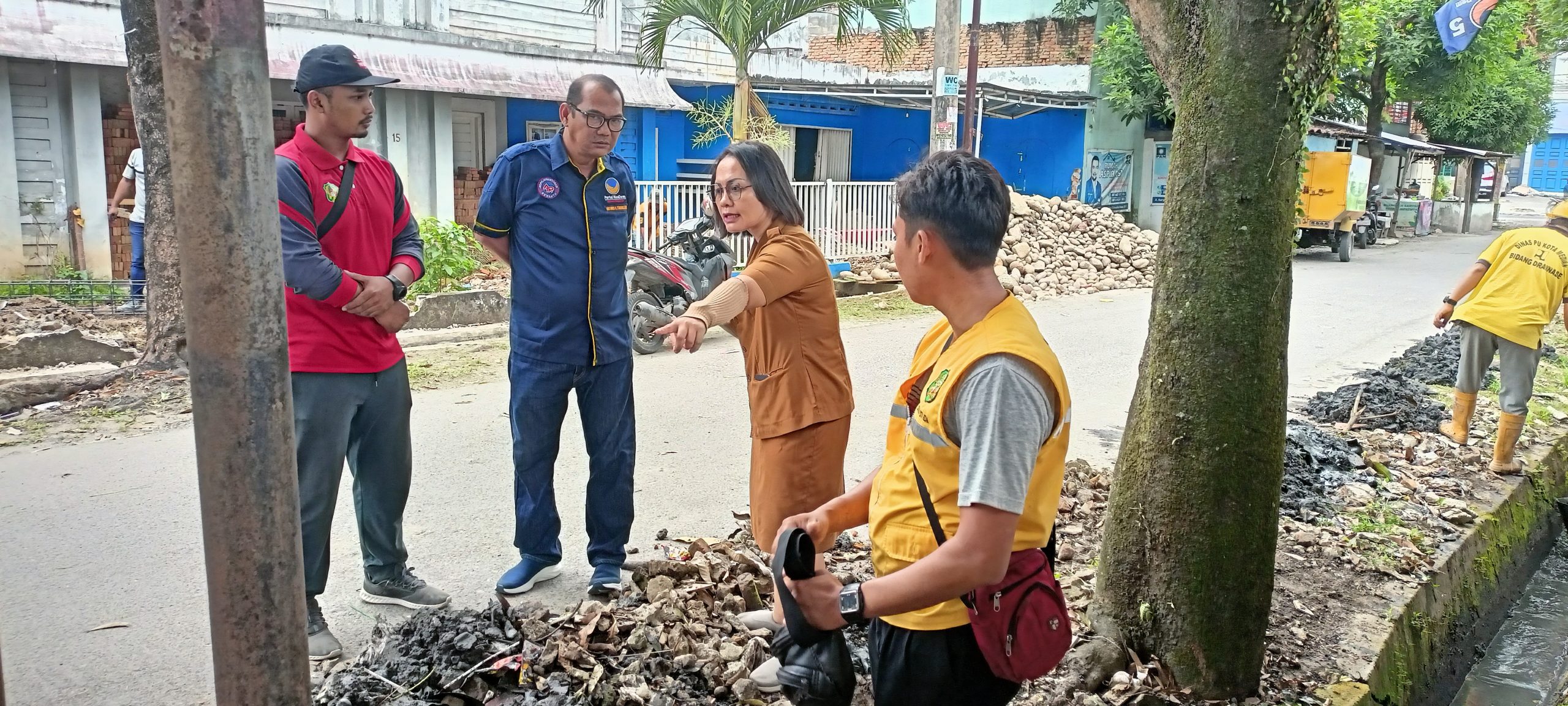 Realisasikan Aspirasi Warga Usai Pelaksanaan Reses, Antonius Tumanggor Turun ke Jalan Karya 2 Karang Berombak Tinjau Drainase