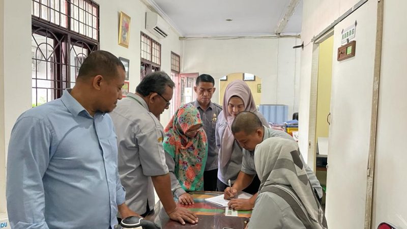 Dirut PUD Pasar Sidak Disiplin Pegawai di Hari Pertama Masuk Kerja Tahun 2024