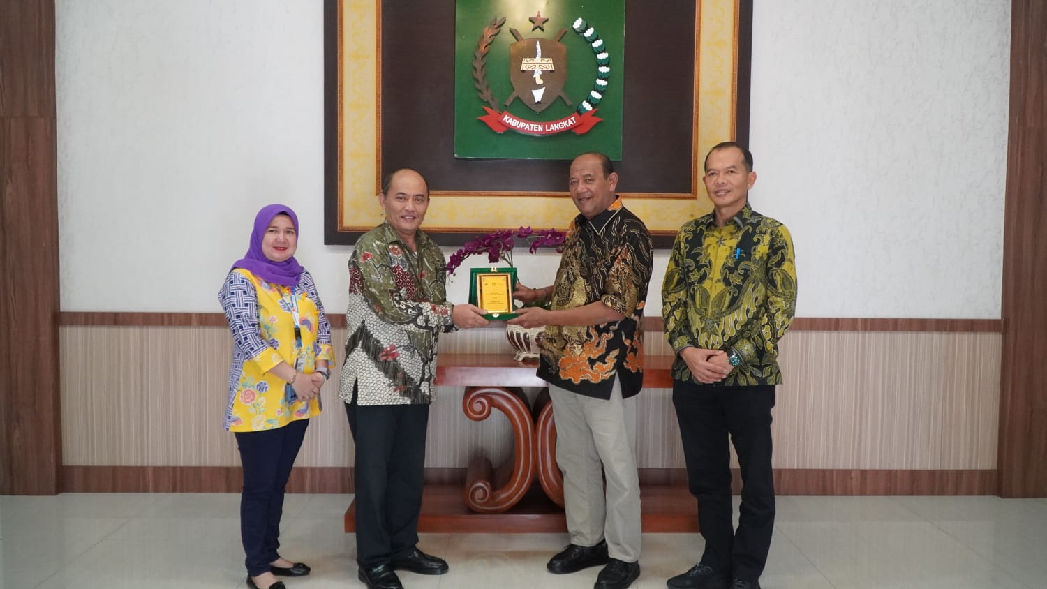 Bank Sumut Stabat Serahkan CSR ke Pemkab Langkat