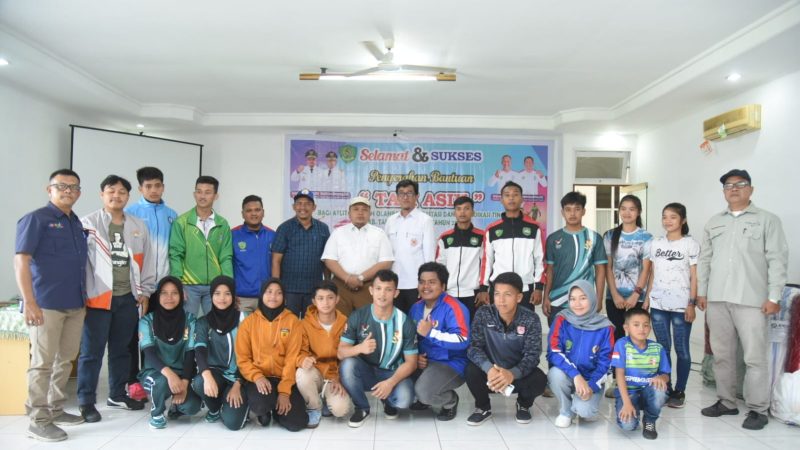 Bupati Tapsel Beri Tali Asih Kepada Atlit Berprestasi