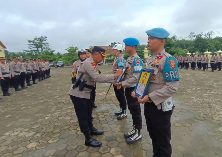 Dua Oknum Bintara Langgar Kedisiplinan Dan Kode Etik Polri, Polres PALI Gelar Upacara PDTH
