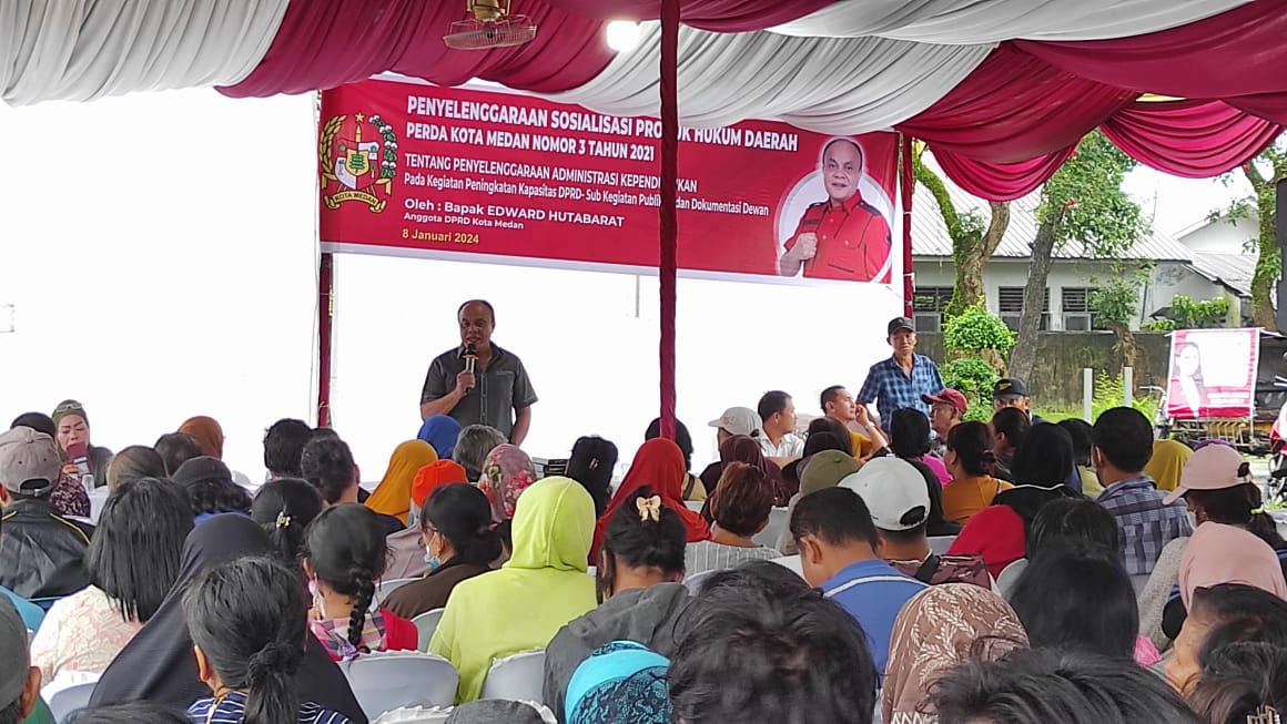 Diguyur Hujan Deras, Edward Hutabarat Laksanakan Sosialisasi Perda Kota Medan Tentang Adminduk Sesi Kedua
