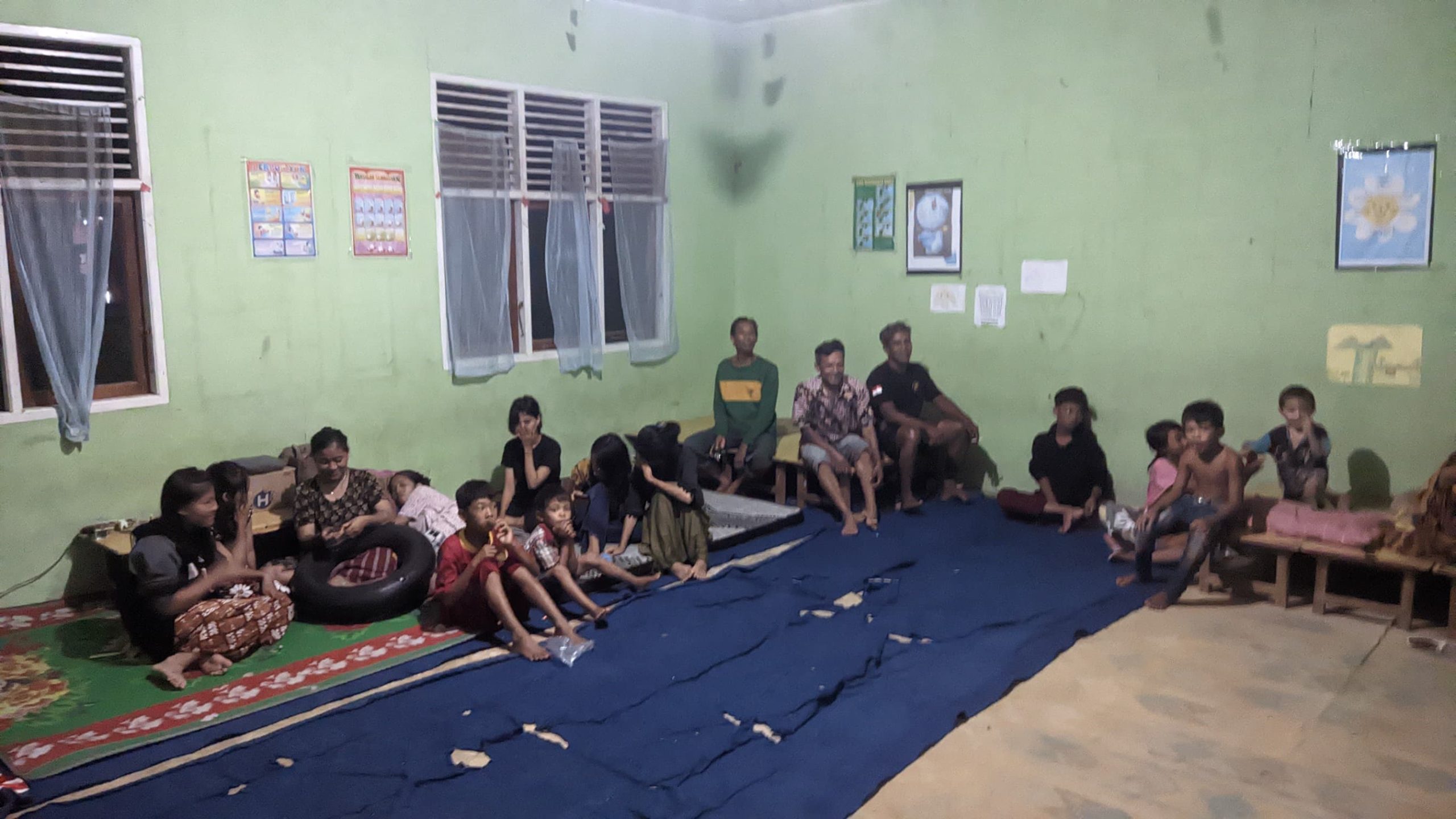 Warga Desa Rantau Bakung Mengusi, OPD Pemkab Inhu Bersama BUMD dan BUMN Berjibaku Peduli  Masyarakat Terdampak Banjir