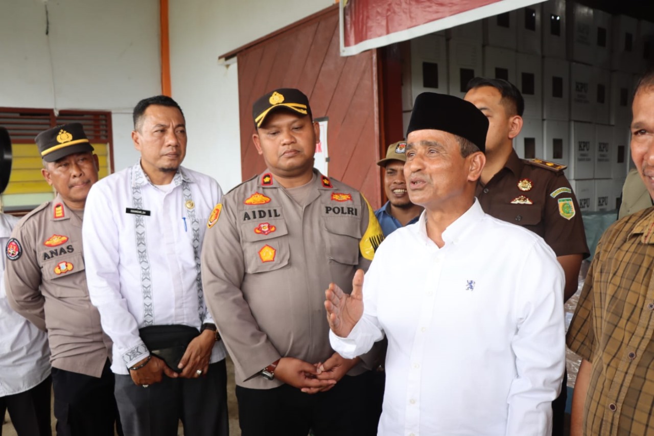 Dampingi Pj. Bupati, Wakapolres Aceh Timur Lakukan Pemantauan Pelipatan Surat Suara Pemilu 2024
