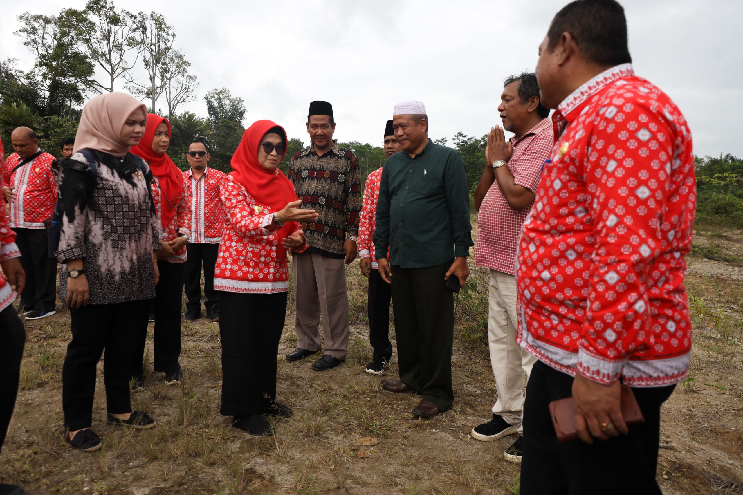 Wali Kota Bersama Sejumlah Pimpinan OPD Tinjau Lokasi TPU di Kelurahan Gurilla Kecamatan Siantar Sitalasari