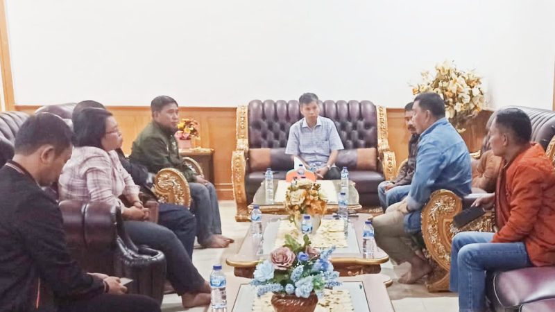 Pj. Bupati Mamasa Menerima Ketua Apdesi Mamasa Bahas Siltap Desa