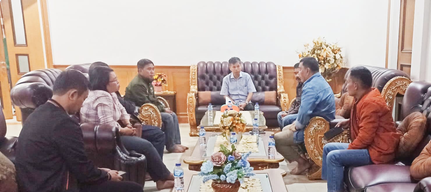 Pj. Bupati Mamasa Menerima Ketua Apdesi Mamasa Bahas Siltap Desa