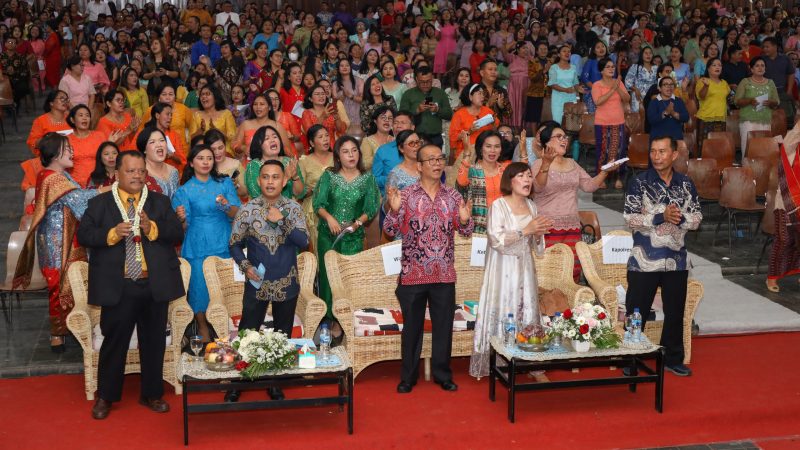 Mewakili Wali Kota, Asisten Administrasi Umum Hadiri Perayaan Natal 2023 dan Tahun Baru 2024 Dinas Pendidikan (Disdik) Kota Pematang Siantar