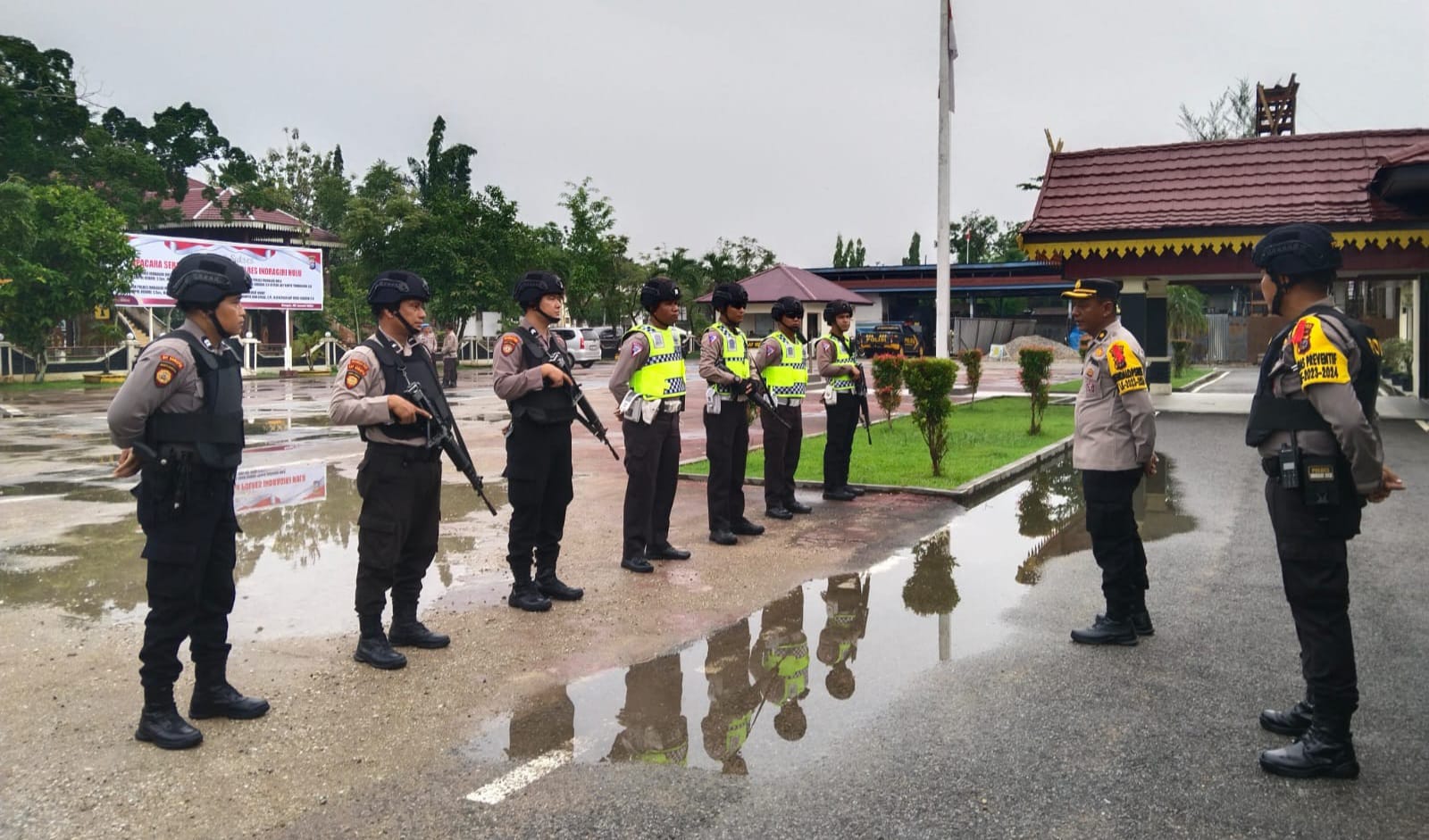 Bersenjata Lengkap, Polisi Inhu Riau di Kirim Ke Siak