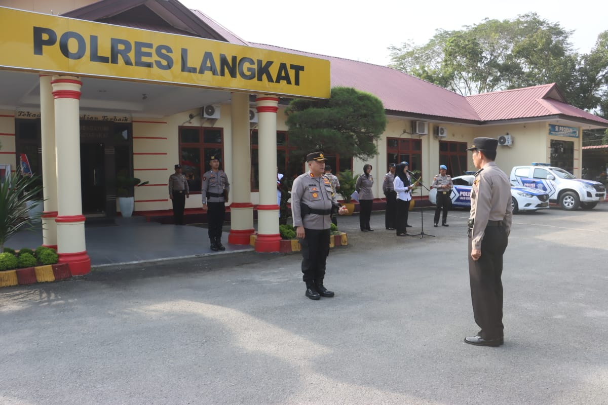 Kapolres Langkat Pimpin Upacara Sertijab Kabag Log Kasat Samapta Polsek