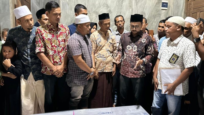 Tangisan keluarga Tidak Terbendung, Saat Tiba Jenazah Yusri dari Malaysia Kerumah Duka di Pidie Jaya