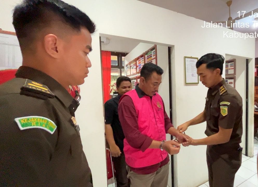 Dugaan Korupsi APBDes, Kejari Inhu Tahan Kades Tanjung Sari