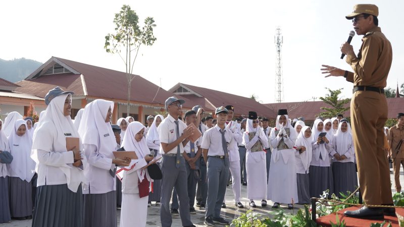 Bupati Safaruddin Pimpin Upacara Dan Hadirkan Dukcapil Goes To School di SMA 2 Harau