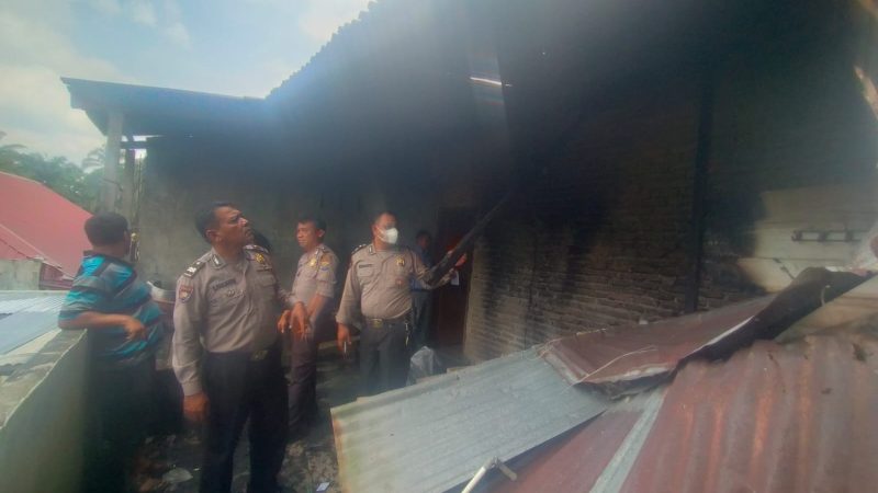 Kebakaran Rumah Terjadi di Jalan Bunga Lawang, Polsek Siantar Marihat Turun Lakukan Olah TKP