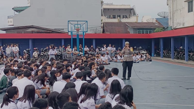 Kasat Lantas Polres Pematangsiantar Sosialisasikan Undang UU No. 22 Tahun 2009 Tentang LLAJ Sejak Dini kepada Siswa SMA Swasta Kalam Kudus Pematangsiantar