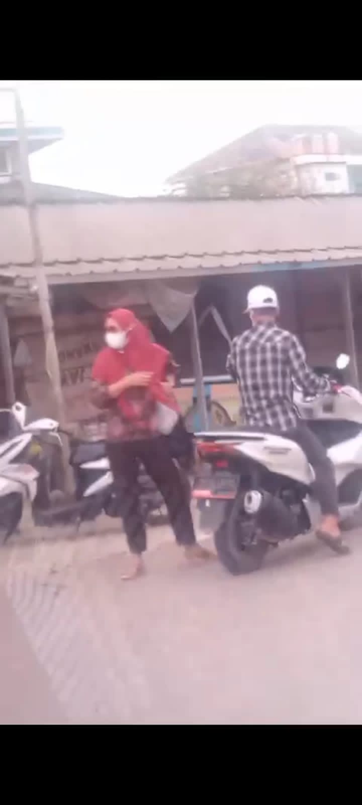 Pria dan Perempuan Berkeluarga Dari Wayserdang Diduga Berselingkuh di Hotel Unit 2