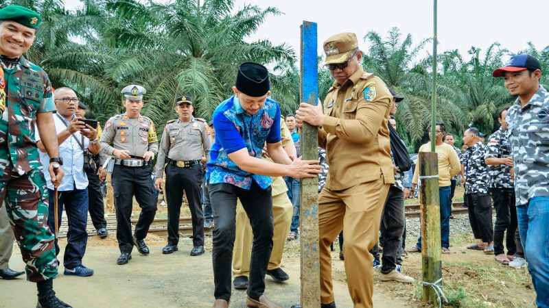 Pj. Bupati Batu Bara Nizhamul Cabut Portal Jalan di Perlintasan KA Demi Keamanan dan Percepat Akses Jalan
