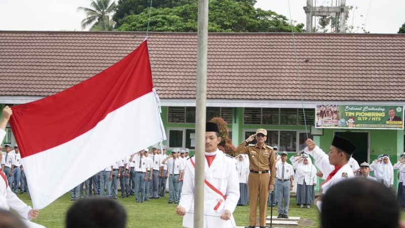 Jadi Inspektur Upacara di SMK Negeri 1 Guguak, Ini Kata Bupati Safaruddin