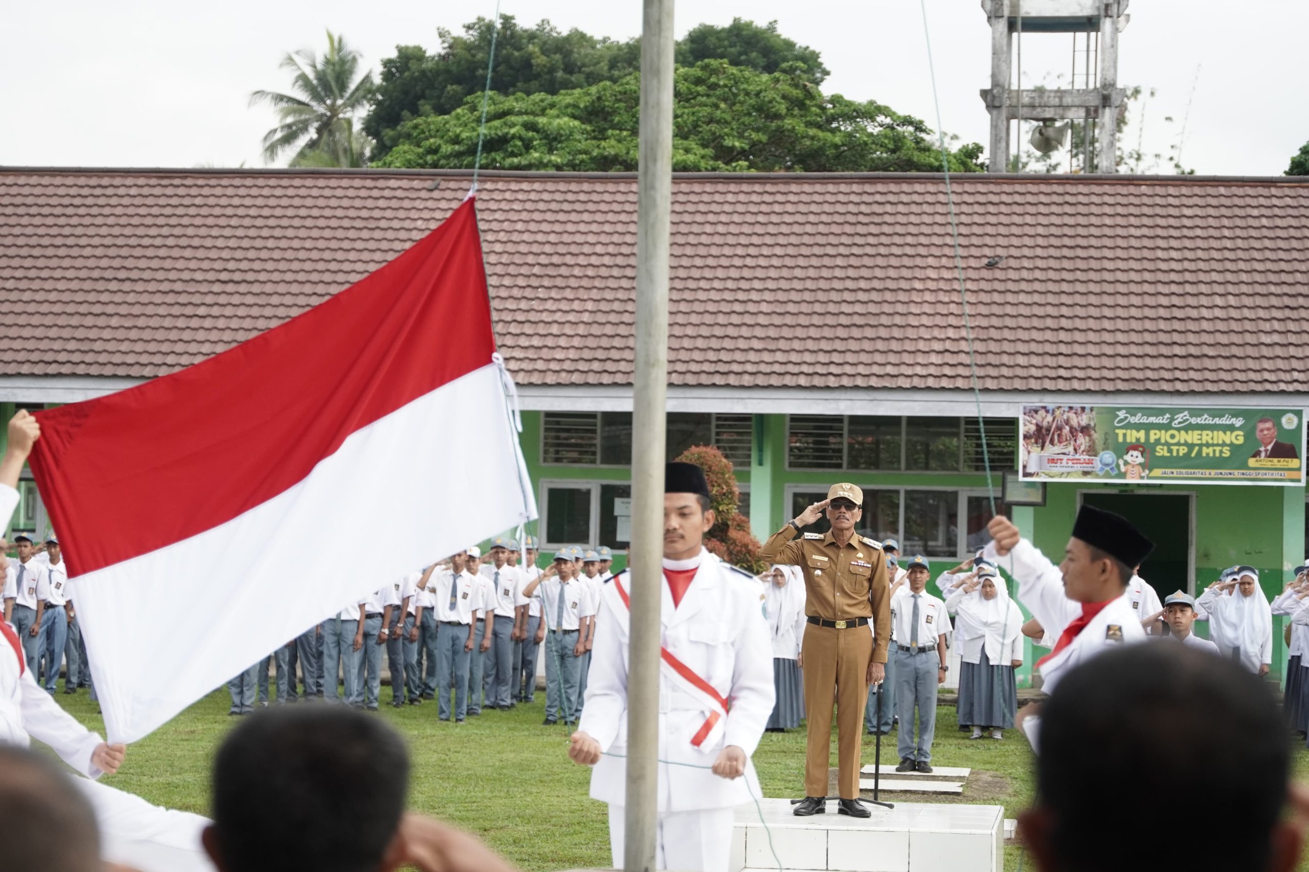Jadi Inspektur Upacara di SMK Negeri 1 Guguak, Ini Kata Bupati Safaruddin