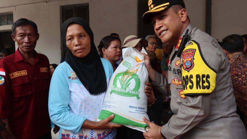 Kapolres Pematangsiantar Hadiri Penyerahan Beras Bapanas Kepada Warga Penerima Manfaat