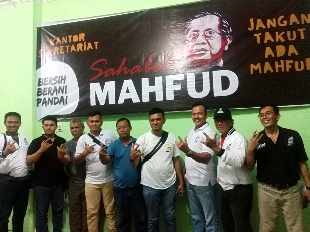 Saat Nobar Debat Capres di Kantor Sahabat Mahfud Sumut Meriah, Muhamad Riau Optimis 03 Peroleh  Diatas 50 Persen Suara