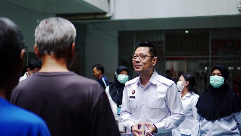 Cek Kesehatan Warga Binaan, Dokter Rutan Cipinang Sambangi Blok Hunian