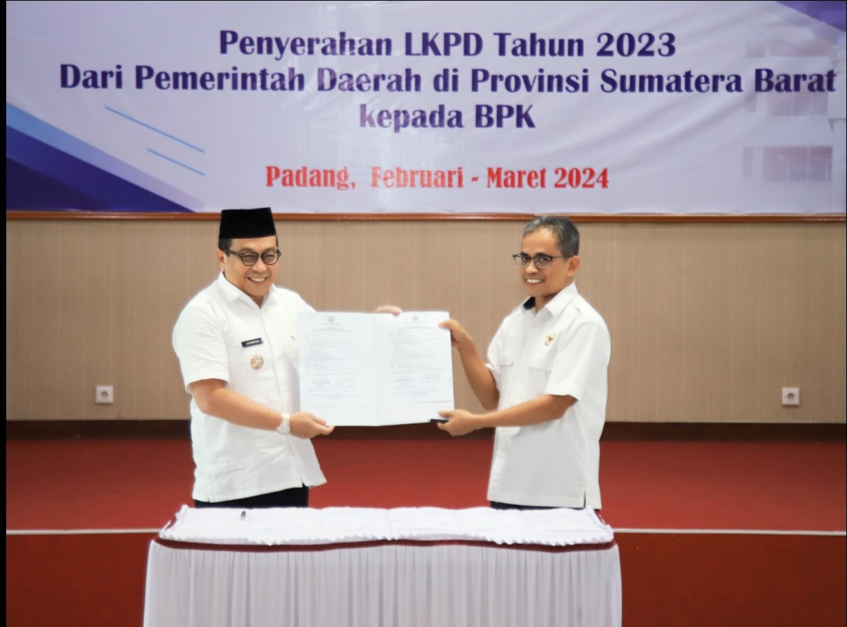 Pj Wali Kota Payakumbuh Serahkan LKPD 2023 ke BPK-RI Perwakilan Sumbar