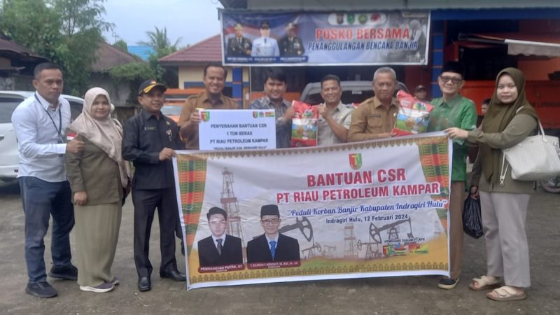 Melalui Program CSR, PT.Riau Petroleum Kampar Serahkan Bantuan 1 Ton Beras Untuk Warga Inhu Terdampak Banjir