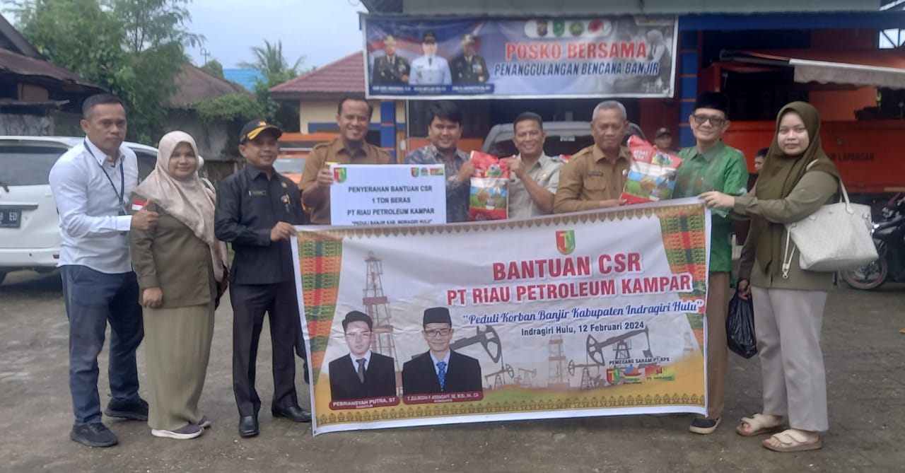 Melalui Program CSR, PT.Riau Petroleum Kampar Serahkan Bantuan 1 Ton Beras Untuk Warga Inhu Terdampak Banjir