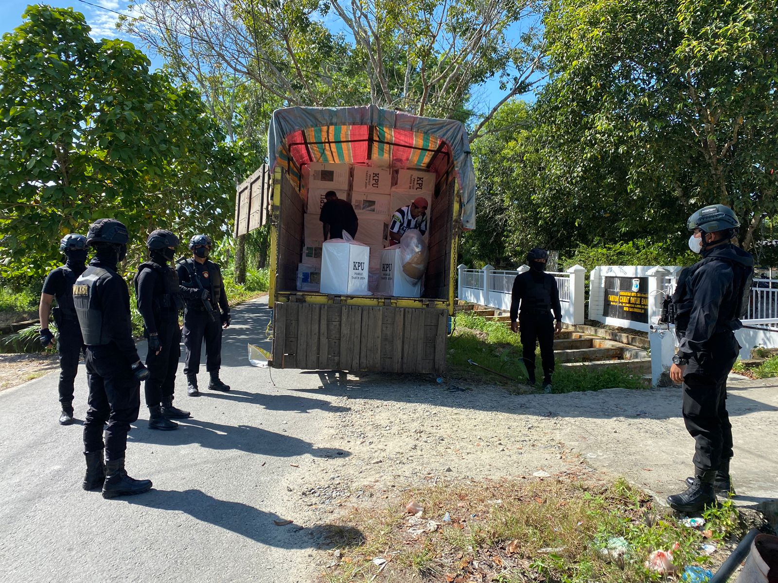 Polres Tanjung Balai Kawal Kotak Pemilu Kelurahan Ke Kecamatan Di Kota Tanjung Balai